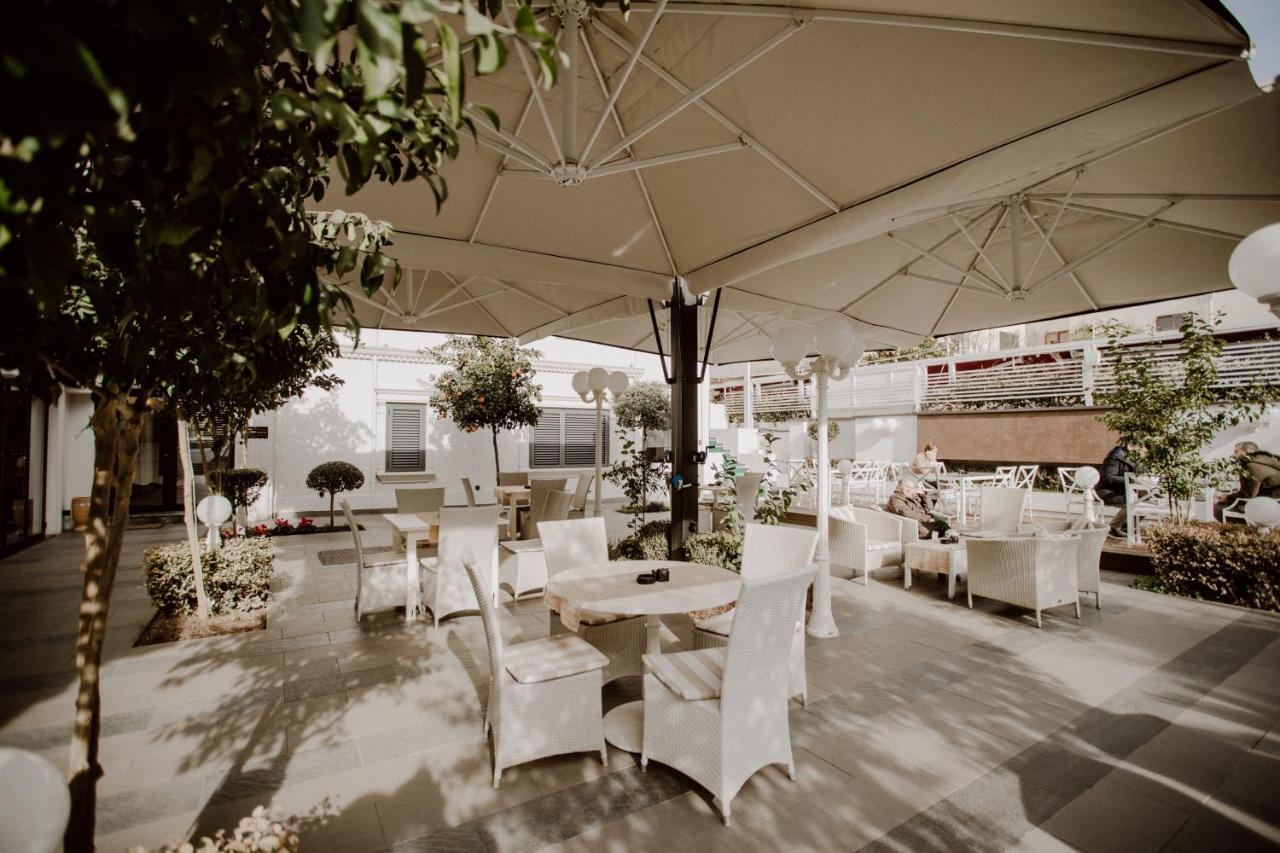 Hotel House & Restaurant